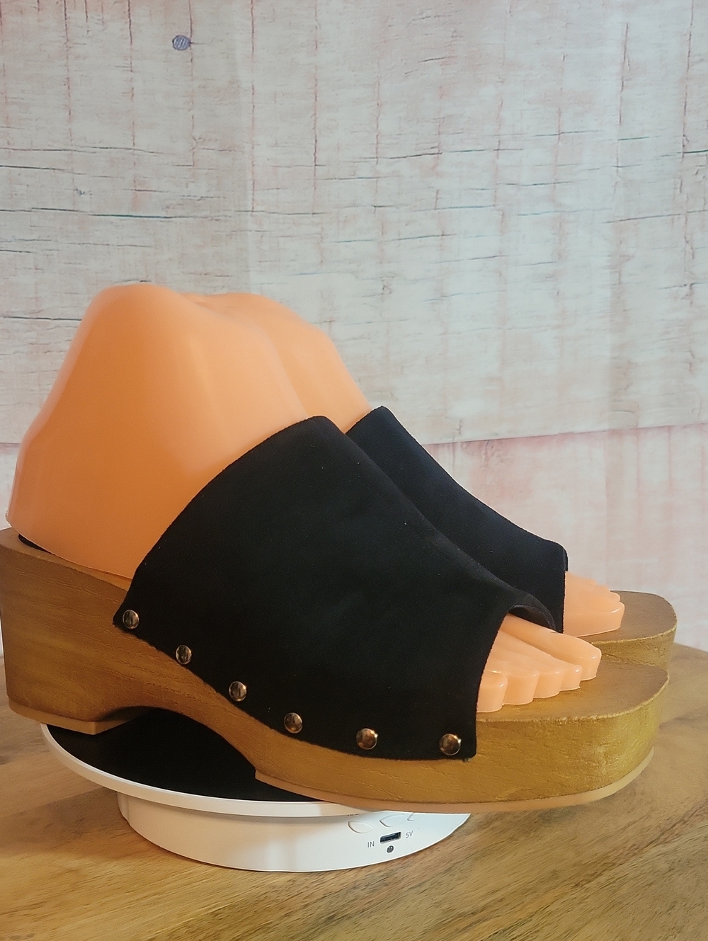 Rouge Black Clogs